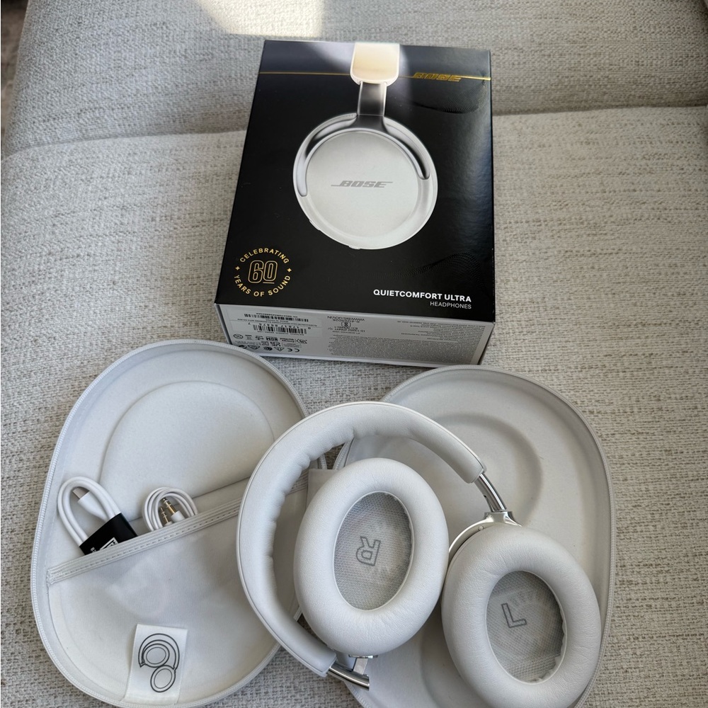 Bose QuietComfort Ultra Headphones - Silver and White